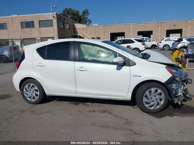 Toyota Prius C Three 2015 JTDKDTB39F1109517 Image 13