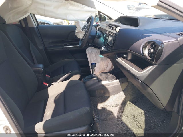 Toyota Prius C Three 2015 JTDKDTB39F1109517 Image 5