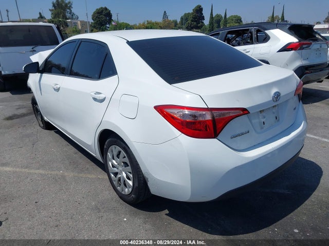 Toyota COROLLA LE 2018 5YFBURHE0JP838991 Image 3