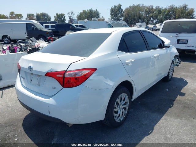 Toyota COROLLA LE 2018 5YFBURHE0JP838991 Image 4