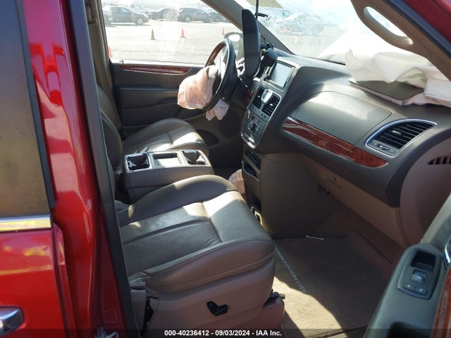2C4RC1GG2ER468154 Chrysler Town & Country Limited