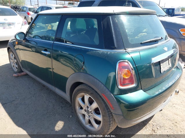 2009 MINI COOPER WMWMF33529TW75446 Photo 2