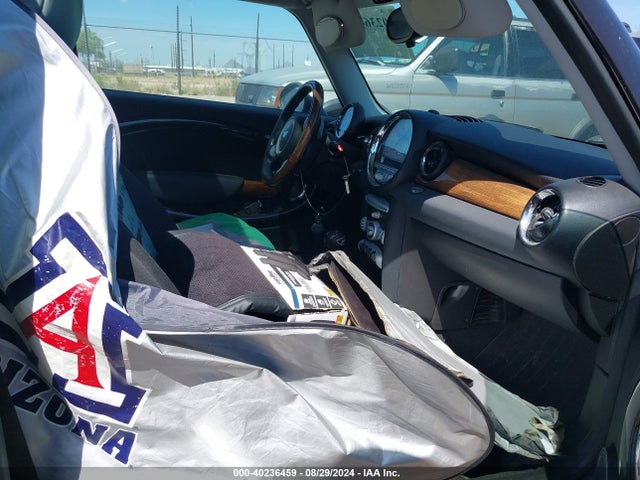 2009 MINI COOPER WMWMF33529TW75446 Photo 4