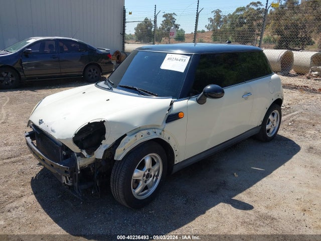 2009 MINI COOPER WMWMF33589TT69383 Photo 1