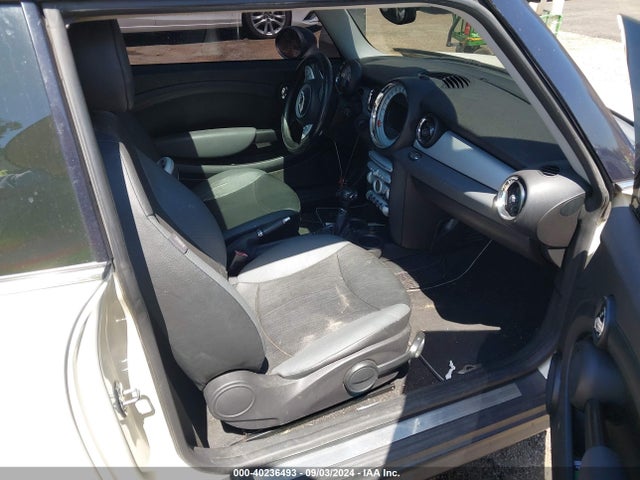 2009 MINI COOPER WMWMF33589TT69383 Photo 4