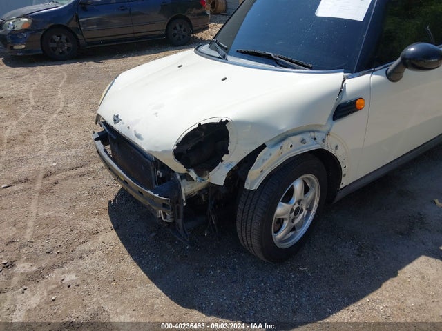 2009 MINI COOPER WMWMF33589TT69383 Photo 5