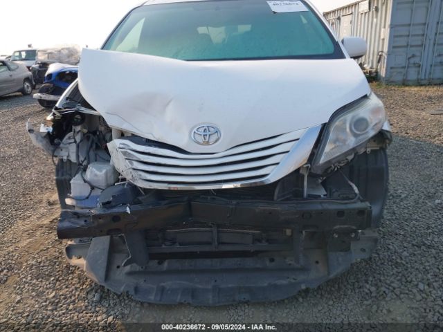 5TDKK3DC1GS766013 Toyota SIENNA LE