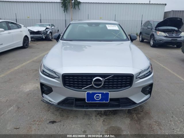 7JRL12TZ3NG162821 Volvo S60 B5 Momentum
