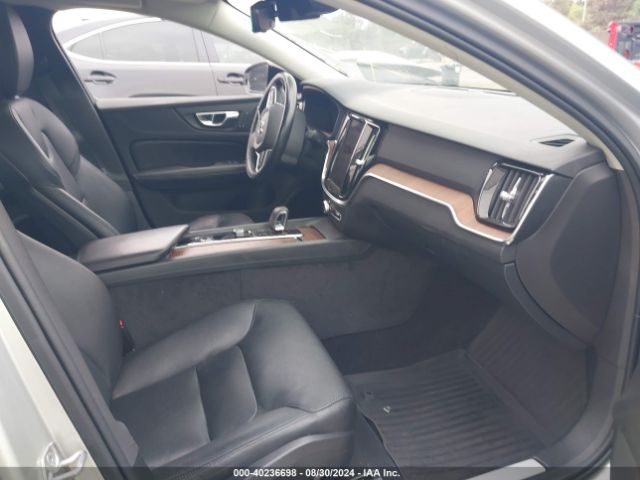 7JRL12TZ3NG162821 Volvo S60 B5 Momentum