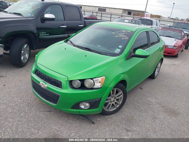 Chevrolet Sonic Lt Auto 2015 1G1JC5SB5F4126730 Image 2