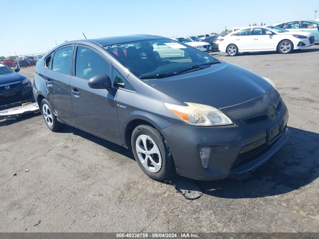 Toyota Prius Two 2014 JTDKN3DU1E0379803 головне зображення