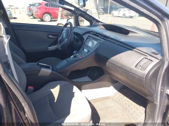 Toyota Prius Two 2014 JTDKN3DU1E0379803 Image 5