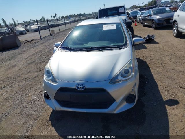 JTDKDTB30F1576020 Toyota Prius C One