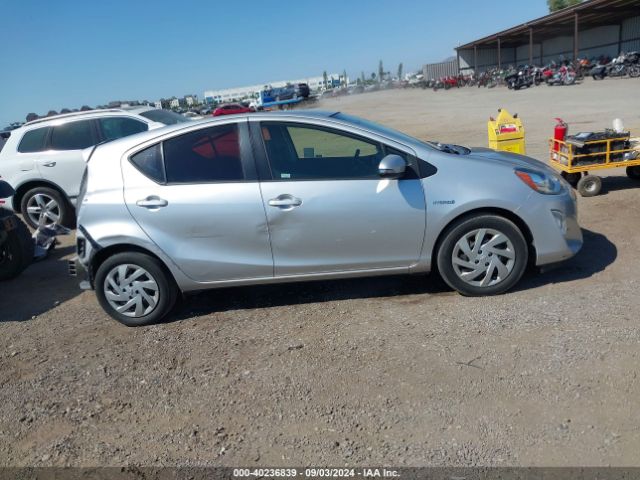 JTDKDTB30F1576020 Toyota Prius C One