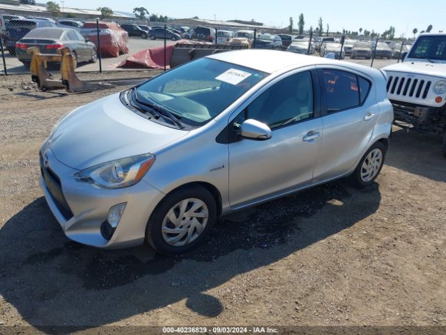 JTDKDTB30F1576020 Toyota Prius C One