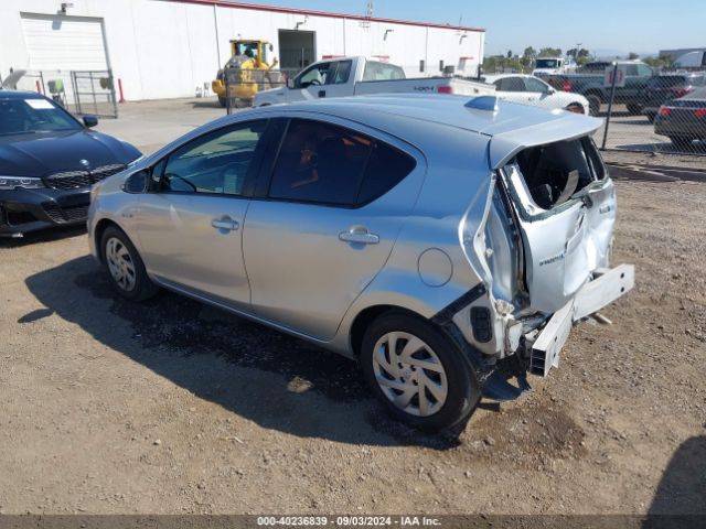 JTDKDTB30F1576020 Toyota Prius C One