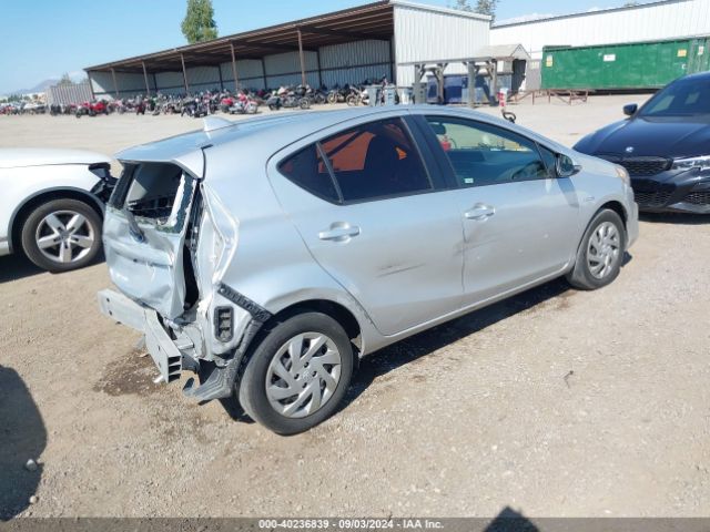 JTDKDTB30F1576020 Toyota Prius C One