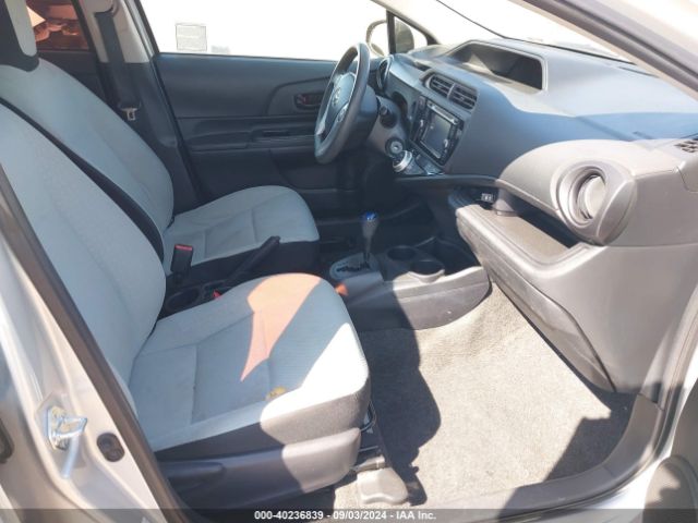 JTDKDTB30F1576020 Toyota Prius C One
