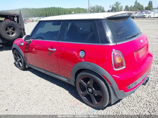 2008 MINI COOPER S WMWMF73558TV35896 Photo 2