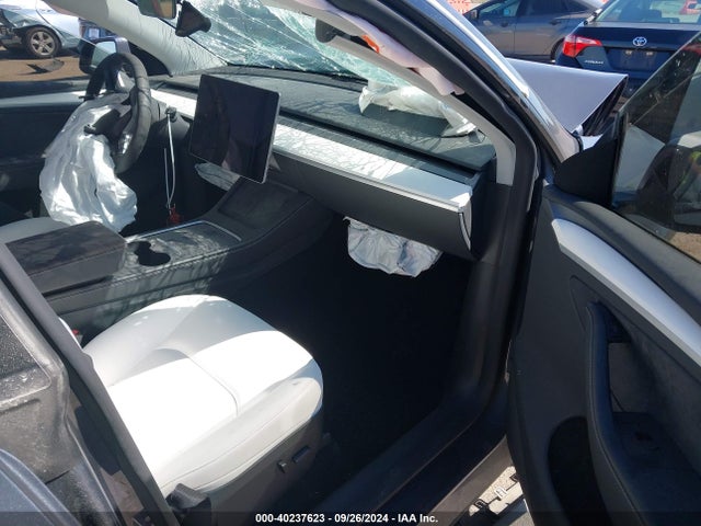 2023 TESLA MODEL Y 7SAYGDEE1PA159163 Photo 4