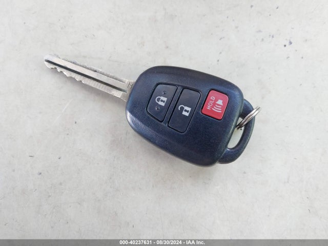 Toyota RAV4 LE 2017 JTMBFREV0HJ169411 Image 11