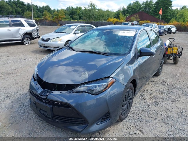Toyota COROLLA LE 2018 2T1BURHE7JC045221 Image 2