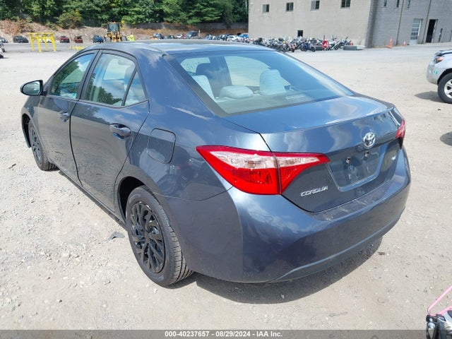Toyota COROLLA LE 2018 2T1BURHE7JC045221 Image 3