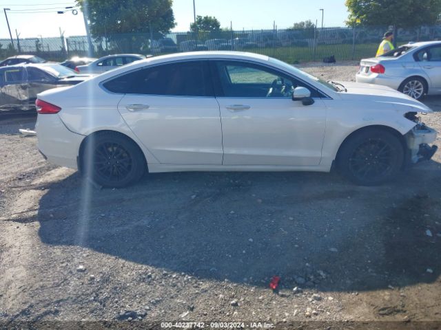 3FA6P0T92HR118598 Ford FUSION SE