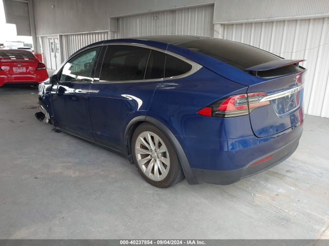 2019 TESLA MODEL X 5YJXCDE20KF197375 Photo 2