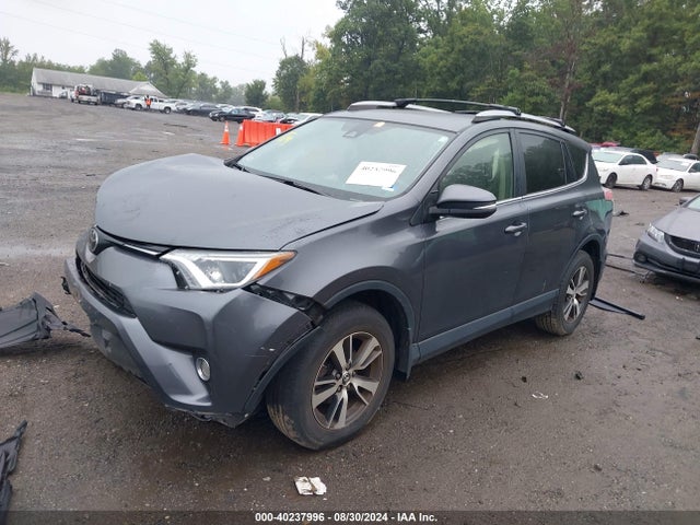 Toyota Rav4 Xle 2017 JTMRFREV8HD199012 Image 2