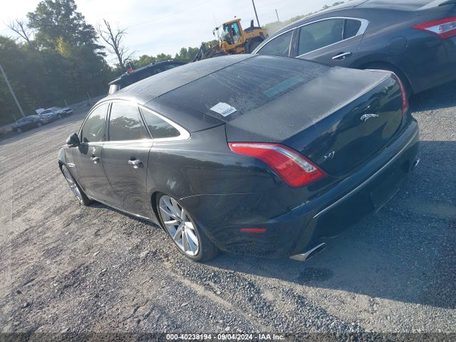 2011 JAGUAR XJ SAJWA1CB9BLV09940 Photo 2