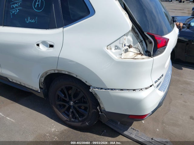 Nissan ROGUE SV 2017 5N1AT2MT4HC883845 Image 6