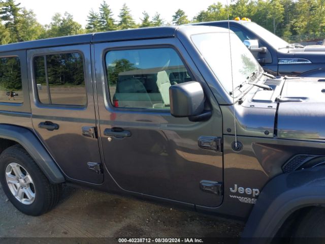 1C4HJXDG8JW264226 Jeep Wrangler Unlimited Sport S 4x4