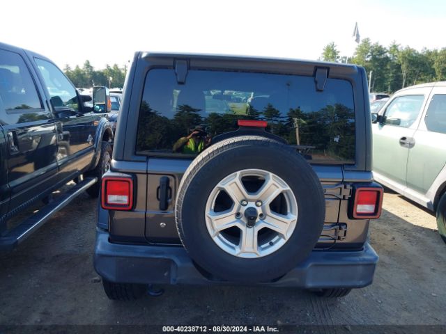 1C4HJXDG8JW264226 Jeep Wrangler Unlimited Sport S 4x4