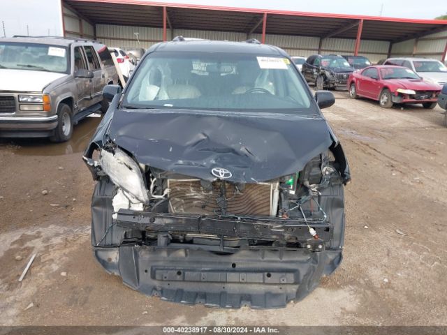 5TDYK3DC0FS611400 Toyota Sienna Xle 8 Passenger