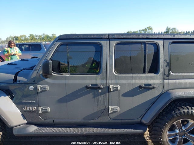 1C4HJXEN1KW517160 Jeep Wrangler Unlimited Sahara 4x4