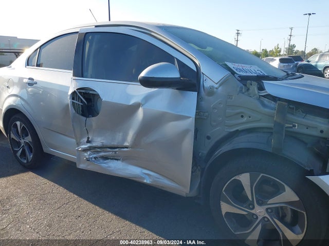 Chevrolet Sonic Premier 2018 1G1JF5SB1J4138387 Image 6