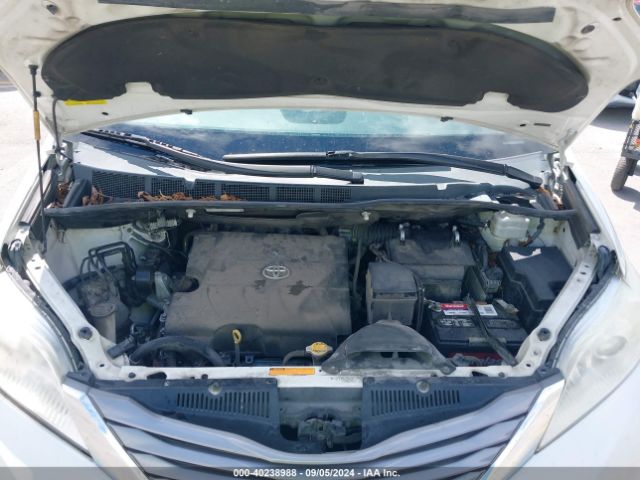 5TDYK3DC3FS664592 Toyota Sienna Xle 8 Passenger