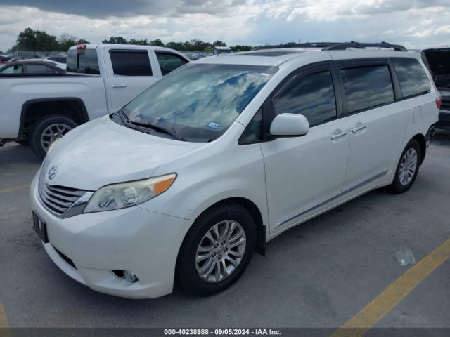5TDYK3DC3FS664592 Toyota Sienna Xle 8 Passenger