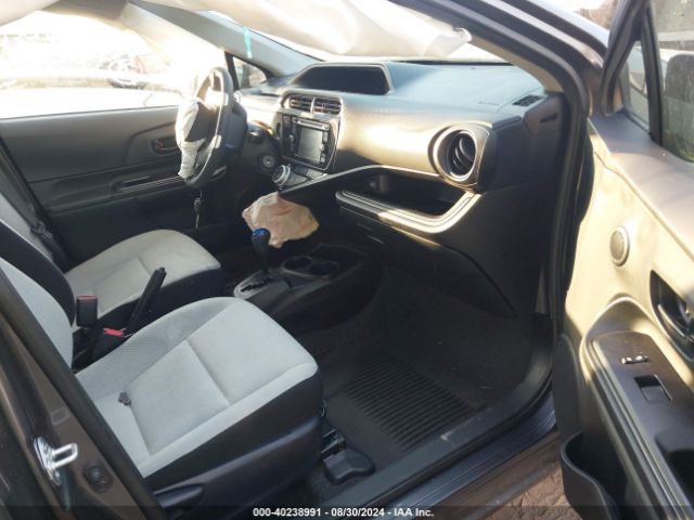 JTDKDTB3XG1137022 Toyota Prius C One