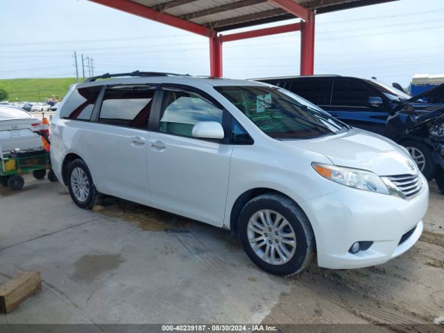 5TDYZ3DC1HS800457 Toyota Sienna Xle 8 Passenger