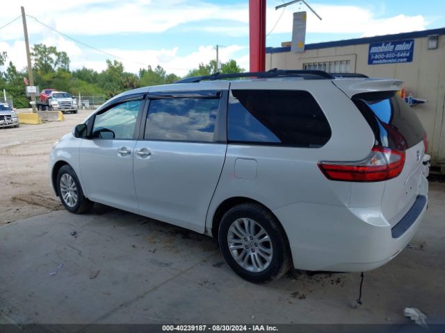 5TDYZ3DC1HS800457 Toyota Sienna Xle 8 Passenger
