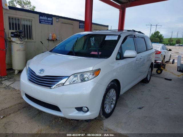 5TDYZ3DC1HS800457 Toyota Sienna Xle 8 Passenger