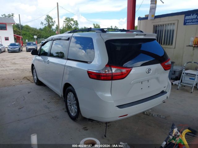 5TDYZ3DC1HS800457 Toyota Sienna Xle 8 Passenger