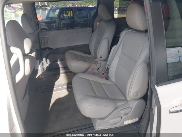 5TDYZ3DC1HS800457 Toyota Sienna Xle 8 Passenger