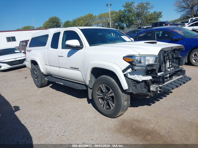 2017 5TFSZ5AN4HX053437 main image
