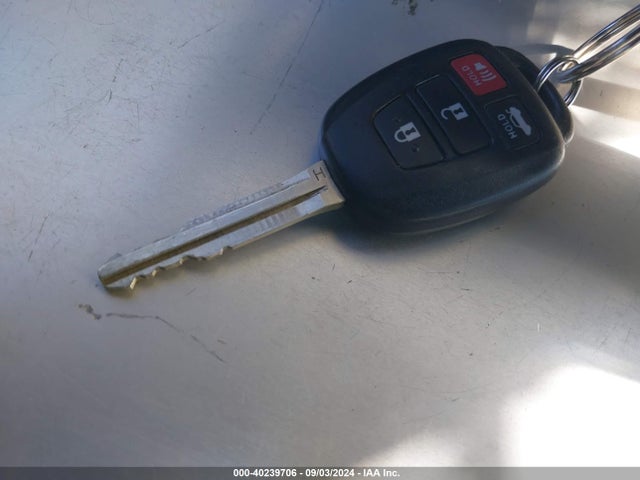 Toyota COROLLA LE 2017 5YFBURHE2HP646501 Image 11