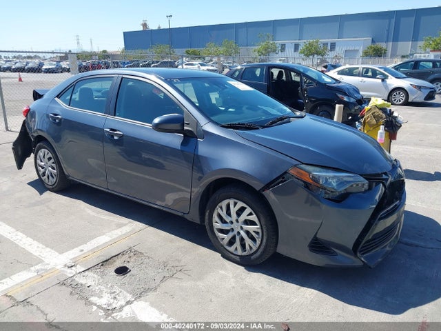 Toyota COROLLA LE 2017 5YFBURHE9HP693007 головне зображення