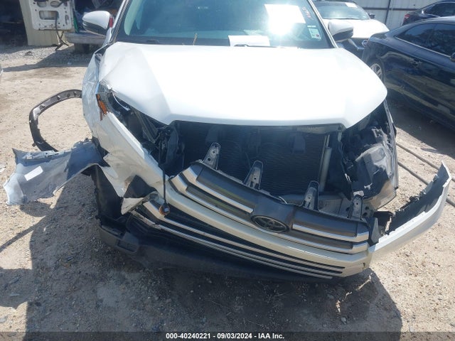 Toyota Highlander Le 2018 5TDZARFH3JS040495 Image 12