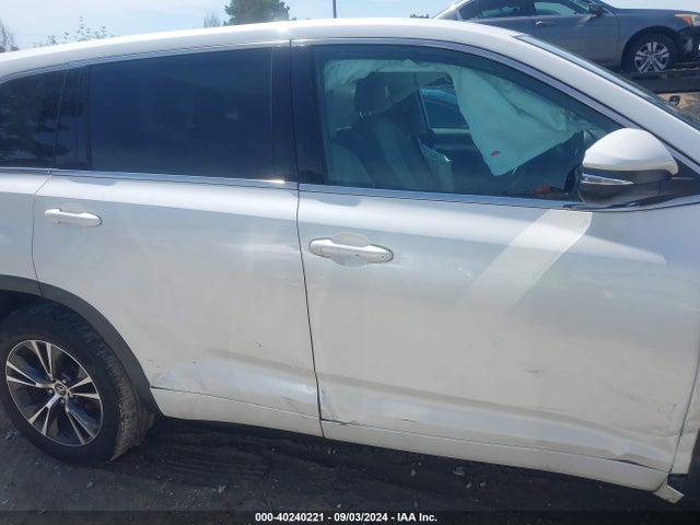 Toyota Highlander Le 2018 5TDZARFH3JS040495 Image 13